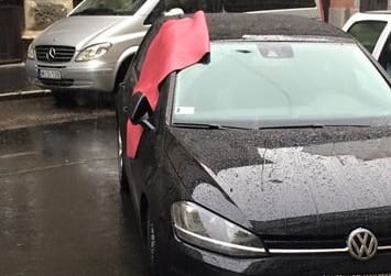 A nap hőse az ismeretlen gyalogos, aki önzetlenül segített egy autóson