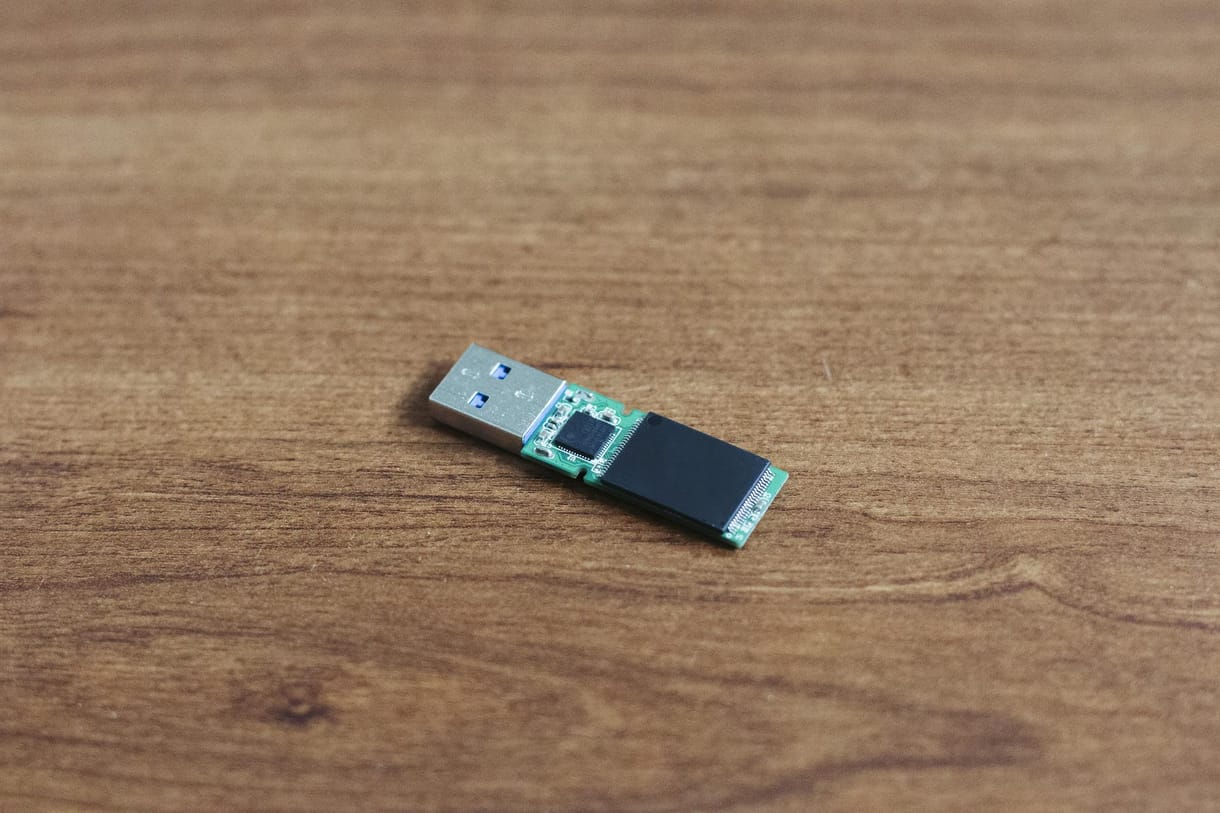 Postán kapott pendrive-ot? Nehogy bedugja a számítógépébe!