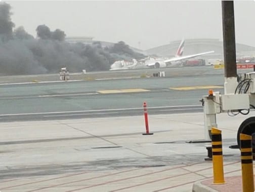 Repülőbaleset Dubajban: kigyulladt az Emirates gépe