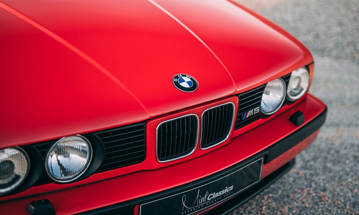 168 millió forintot kérnek ezért a szuperritka 30 éves BMW M5-ért