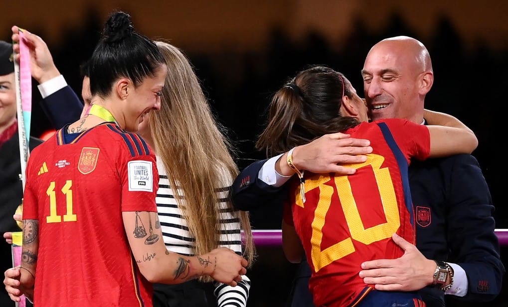 Kórházba került a spanyol futballszövetség elnökének éhségsztrájkoló anyja