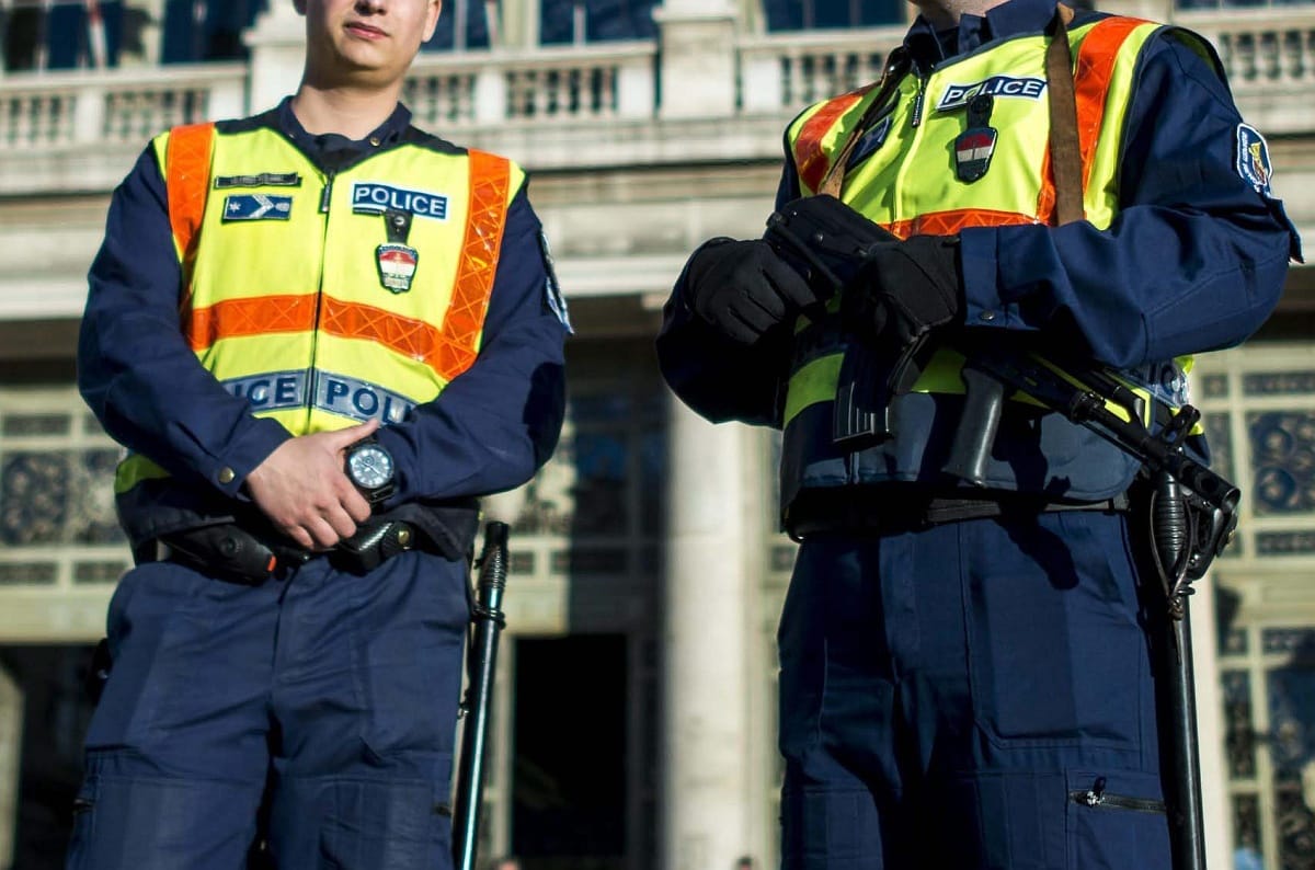 Több mint 300 járőr hiányzik Budapestről