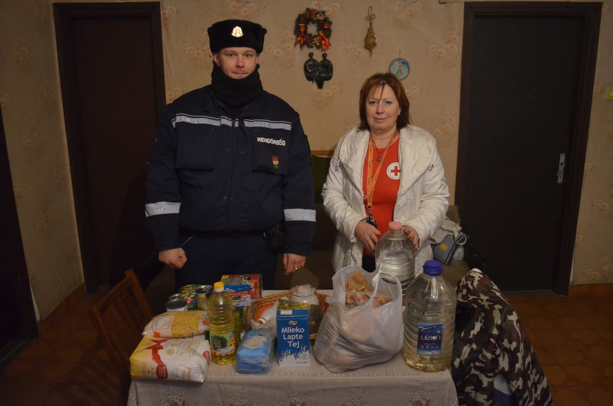 Már ivóvize sem volt az asszonynak, a rendőröktől kért segítséget