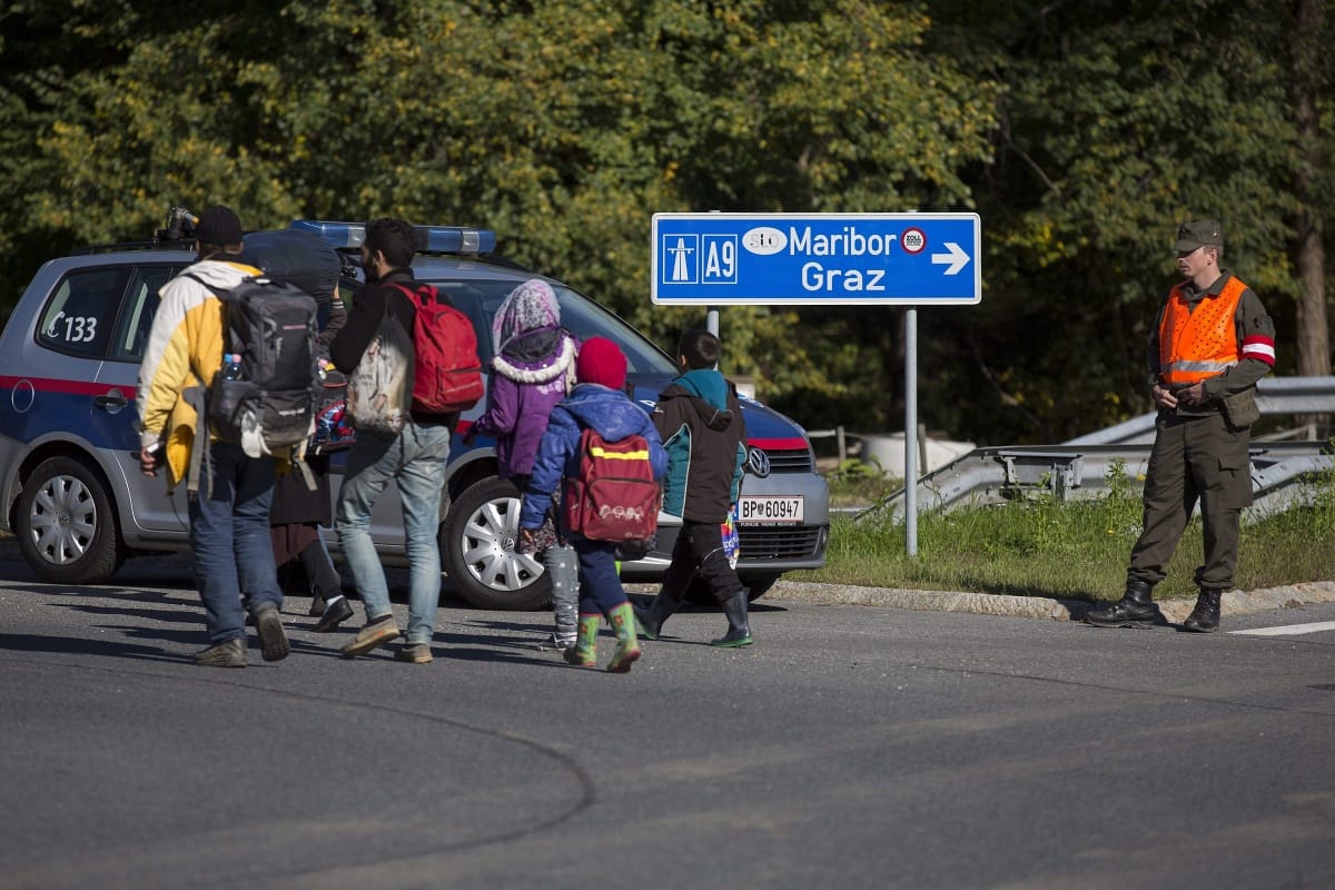 Grazban helyezik el az Ausztriában gyalogló menekülteket