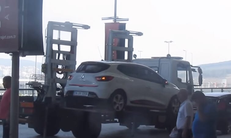 Ajaj, feltűnt a közterületi lopós autók új generációja! – videó