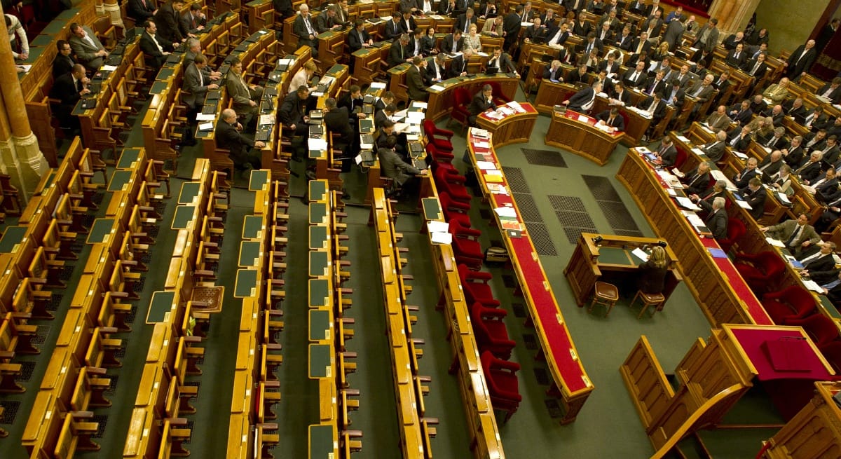 Januárban elköltözik a parlament