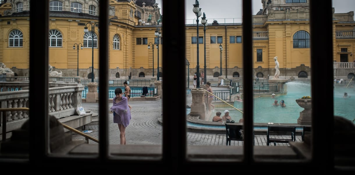 Özönlenek a külföldiek, igazi sikersztori a budapesti fürdőbiznisz