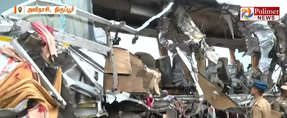 Útra zuhanó konténer zúzott szét egy buszt Indiában – 19 halott