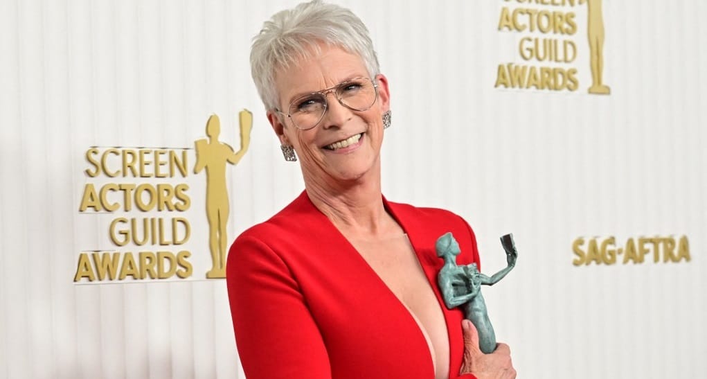 Jamie Lee Curtis szájon csókolta Michelle Yeoh-t a SAG-díjátadón