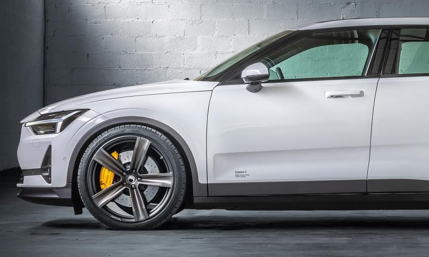 Szolidan sportos tuningot kapott a Polestar 2 villanyautó