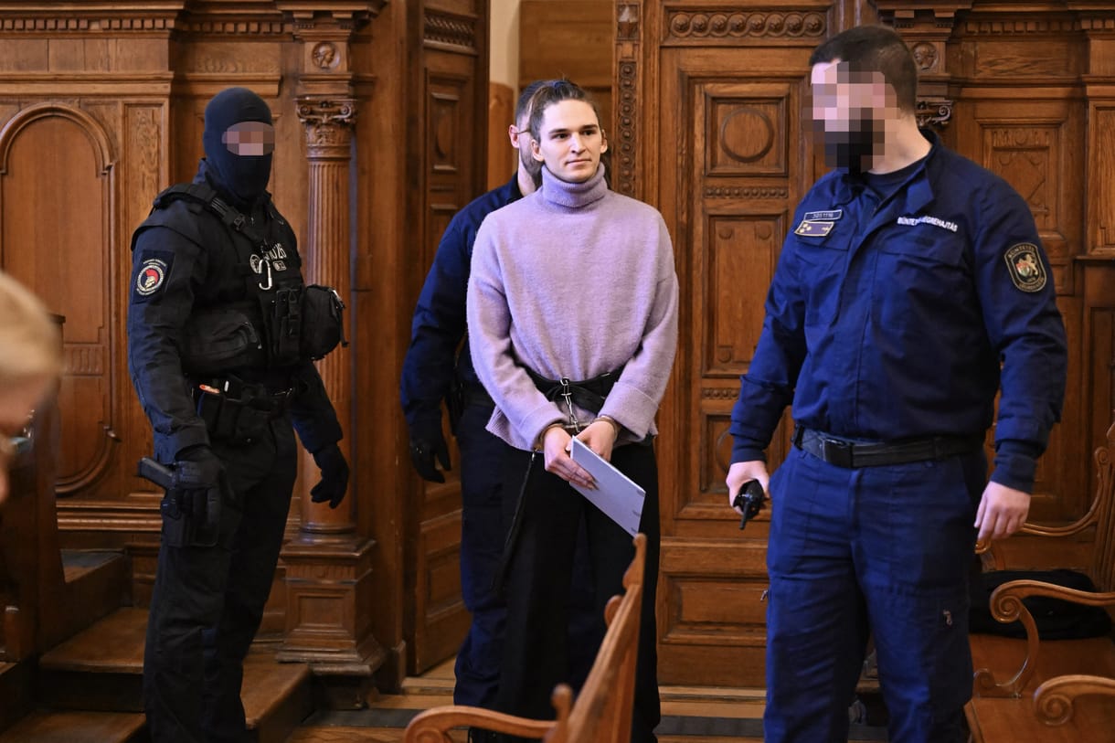 Legyengült az éhségsztrájk miatt, börtönkórházba szállítják Maja T.-t