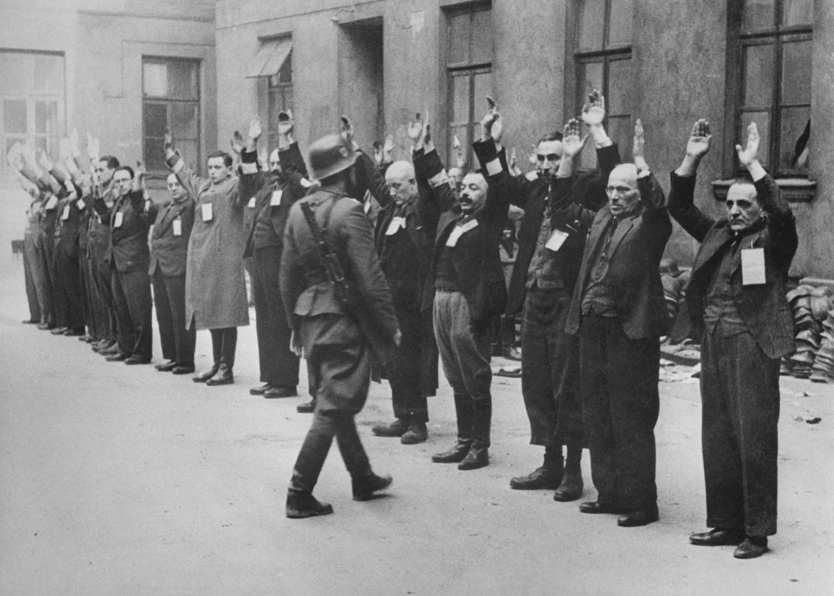 Zsidó vagy nem zsidó: 1944-es lelet került elő egy lakás falából, kereshető adatbázis lett belőle