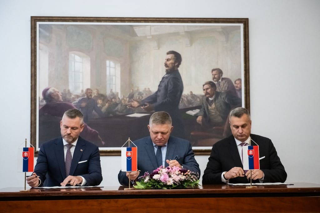 Robert Ficóék aláírták a koalíciós szerződést