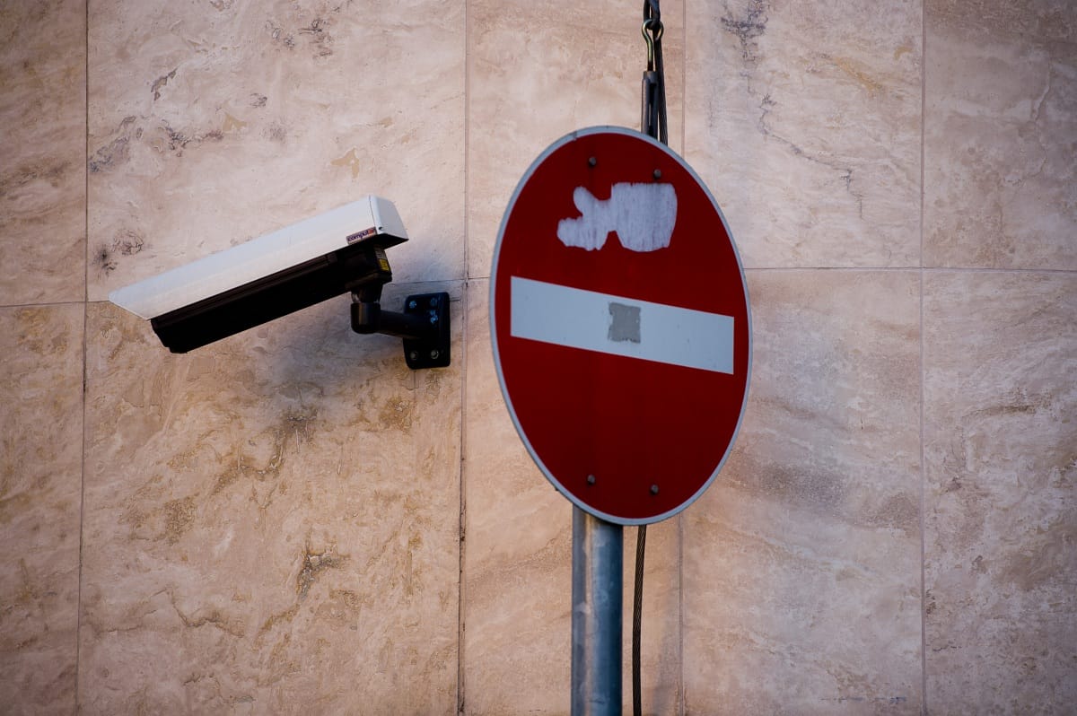 Durva megfigyelő kamerák jönnek: lesöpörhetik a szupertraffit, és még a járókelőket is azonosítják