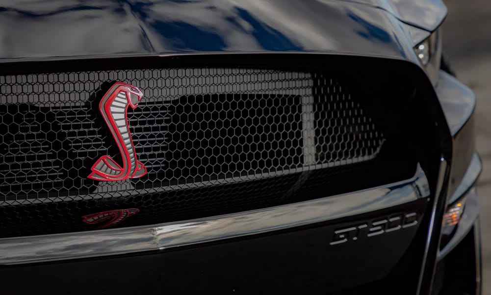 Vörös kód: a villanyautók nyakán liheg az 1300 lóerős V8-as új Mustang