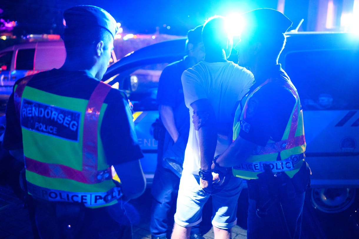 Újabb nagy razzia Siófokon: 11 embert állítottak elő szombat éjjel