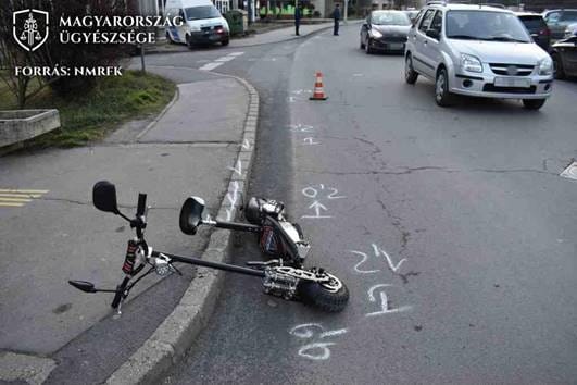 Bíróság elé állítják a rollerest, aki ittasan balesetet szenvedett