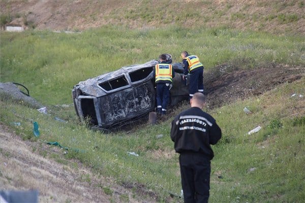 Kigyulladt egy autó az M5-ösön, egy ember meghalt