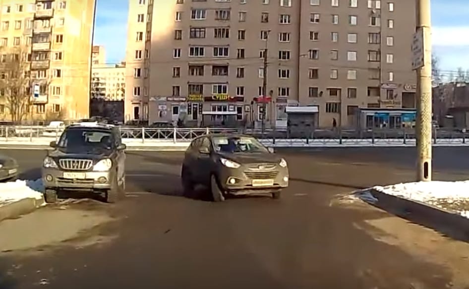 Megvalósult minden tanulóvezető rémálma – videó