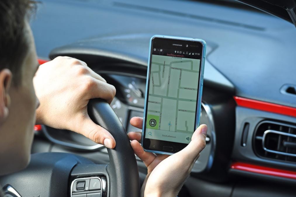 Ez jól jön majd vezetés közben: sebességmérő kerül a Google Mapsbe