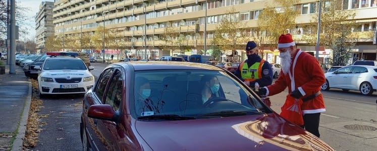 Kecskeméten a Mikulás is beszállt a közúti ellenőrzésbe