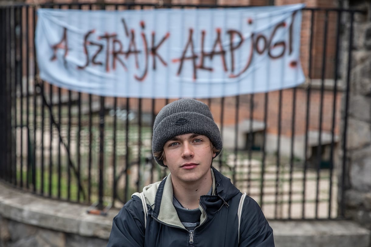 Megtartják a március 16-i sztrájkot a tanárok – a polgári engedetlenség is folyamatos