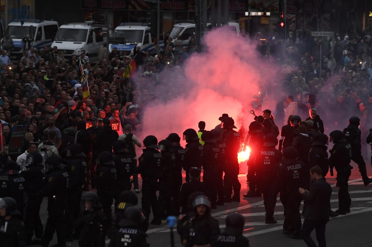 Az EP felszólította a tagállamokat, hogy tiltsák be a neonáci csoportokat
