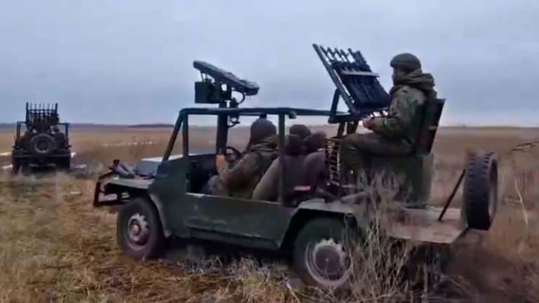 Lada Nivára szerelt géppuskákkal állítaná meg az ukrán drónokat az orosz hadsereg – videó