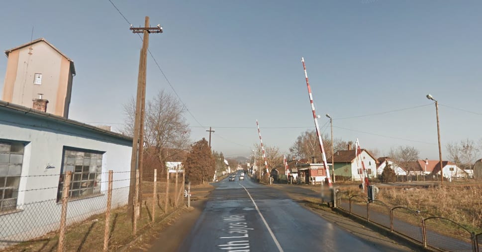 Arra ébredt a részeg sofőr, hogy üvöltenek az utasai