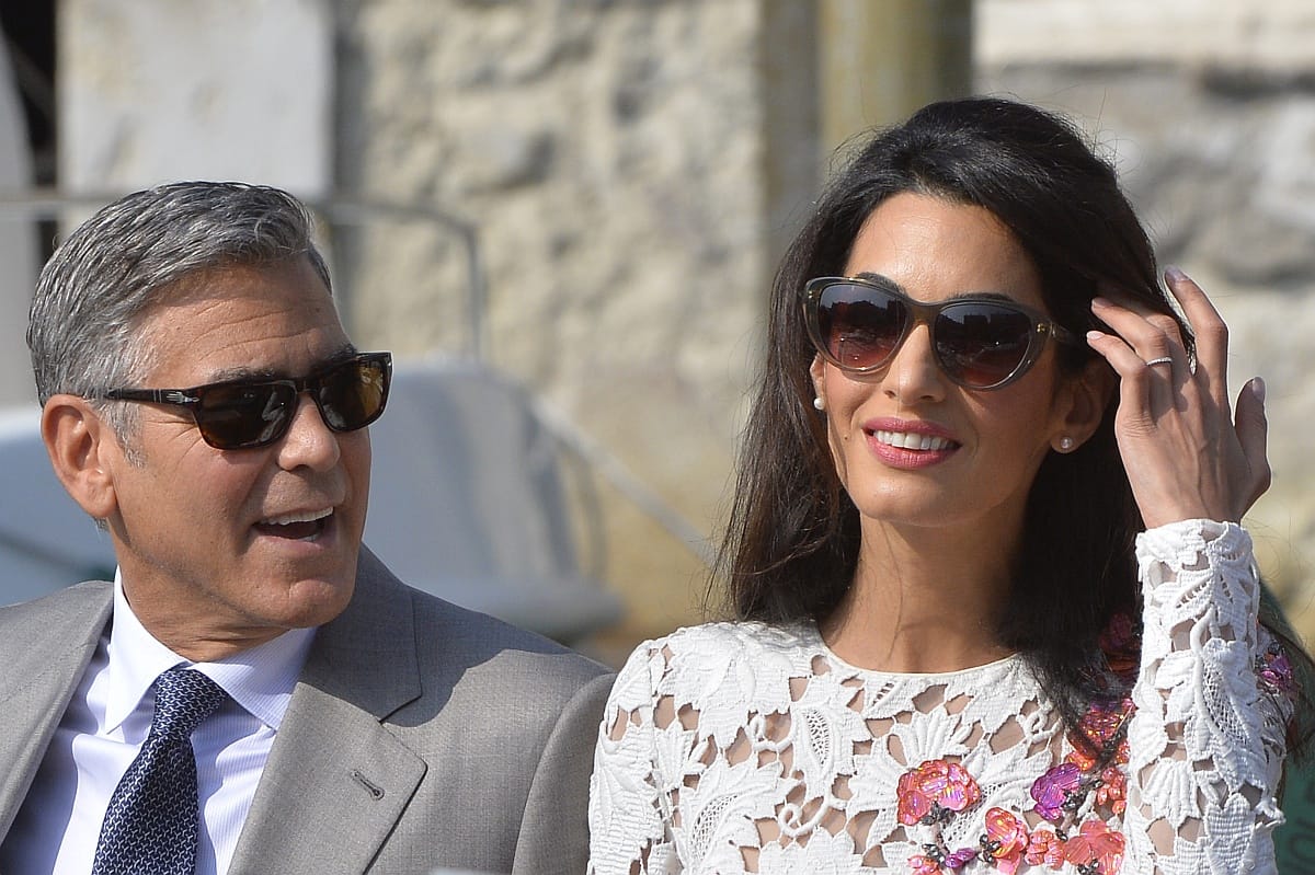 A Clooney házaspár a menekült gyerekek jövőjét támogatja