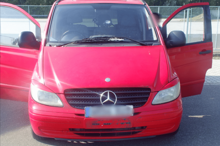 Trükkös módszerrel akart átjutni a határon egy román sofőr