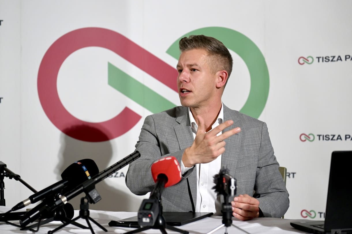 Bővülő családtámogatások, adócsökkentés, új MikulásGyár – összeszedtük, miket ígért Magyar Péter győzelme esetére