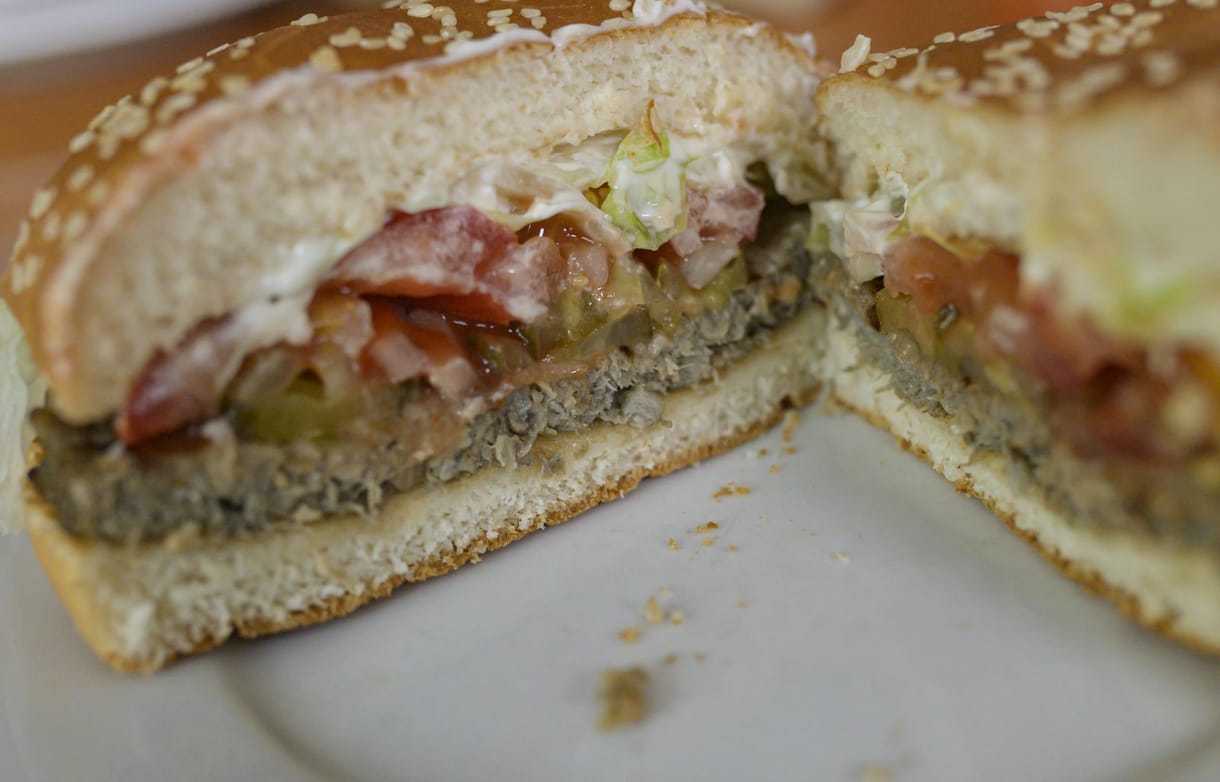 Máris beperelték a Burger Kinget a műhúsos burgere miatt