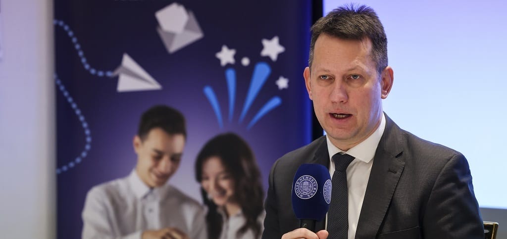 Pénzügyi képzés indult a gyermekvédelemben, hogy az állami gondozásban élő gyerekek „adófizető polgárokká váljanak”