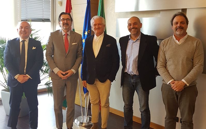 Casa nostra: a Comói-tó partján bérel villát a külügy Csiszár Jenőnek