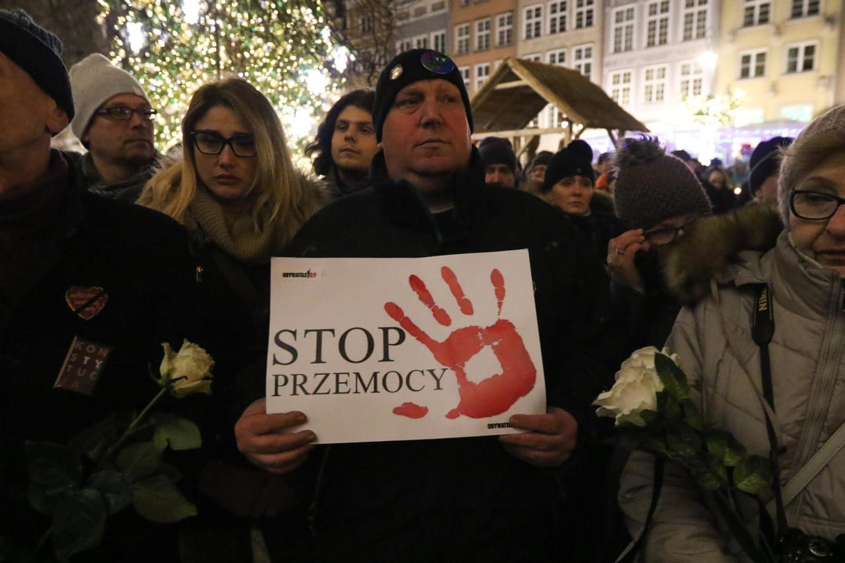 Lemondott az a lengyel politikus, aki gyűlöletkampányt irányított bírák ellen