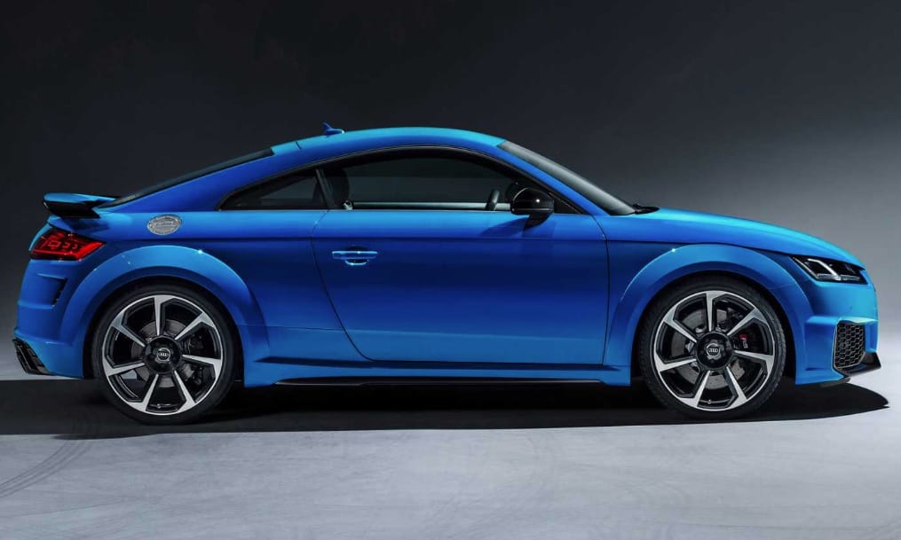 Így száguld egy 625 lóerős Audi TT RS a német autópályán
