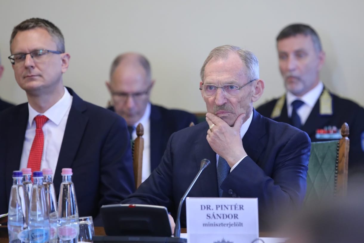 Két újabb kórházigazgatót nevezett ki Pintér Sándor