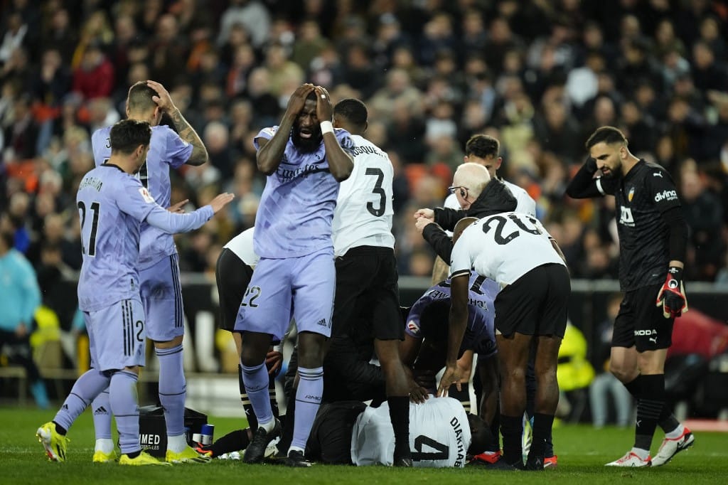 Horrorsérülést szenvedett a Valencia labdarúgója, vélhetően soha többé nem futballozhat
