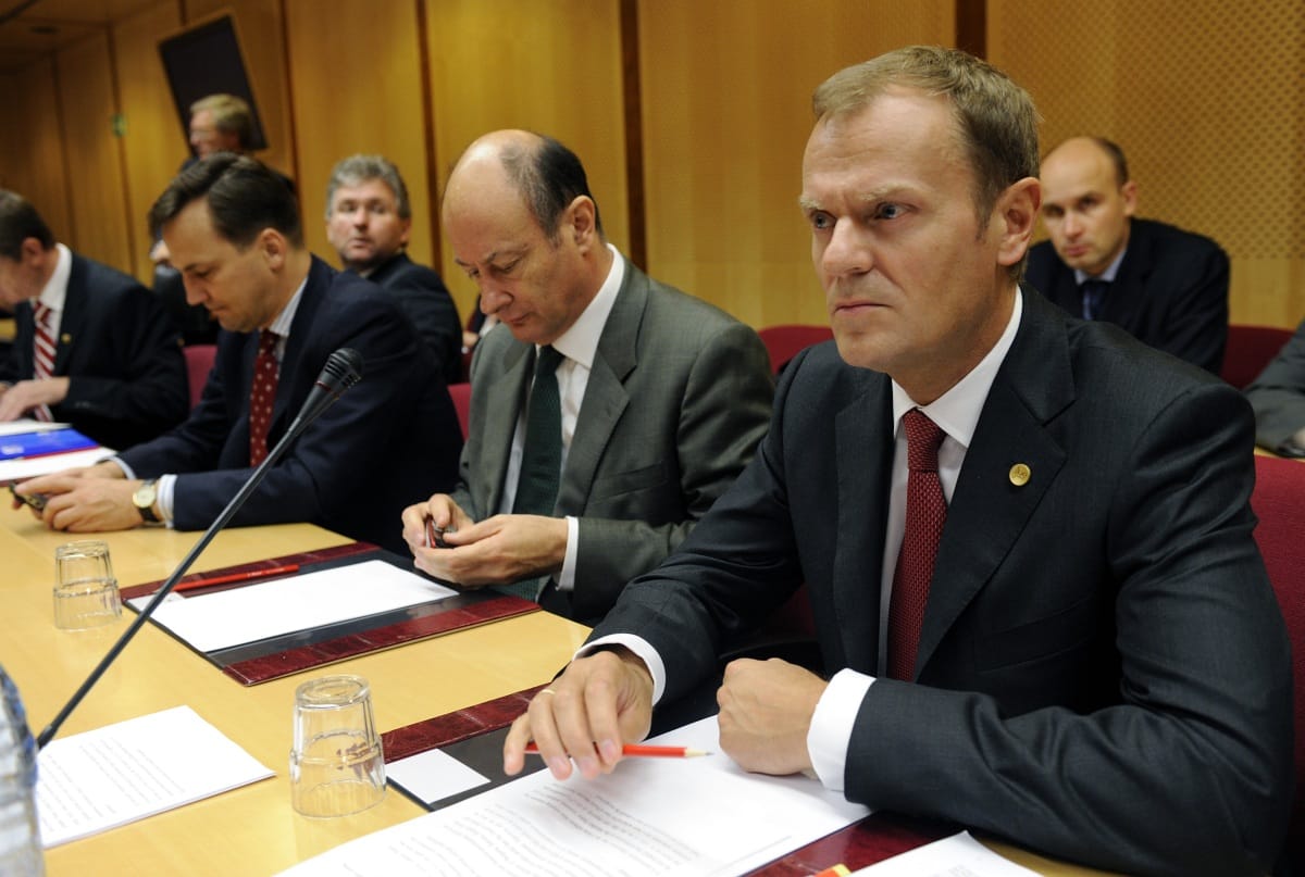 Marad a helyén a lengyel kormány