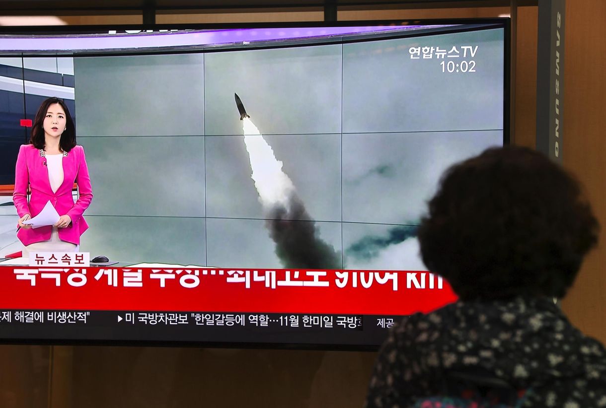 Valamit megint kilőtt a tenger felé Észak-Korea