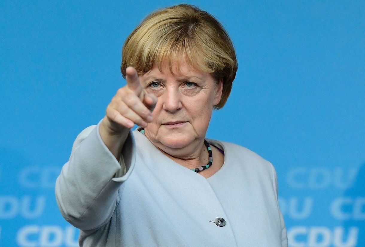 Merkel bekeményít: betiltanák a burkaviselést