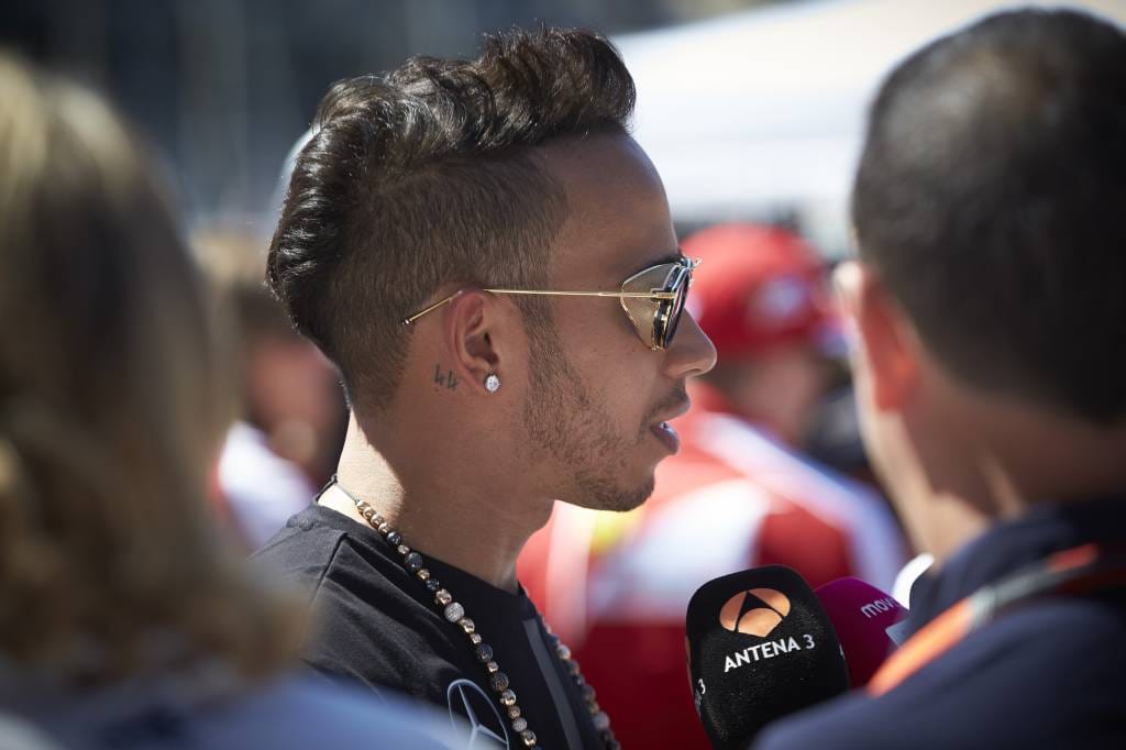Forma-1: Ecclestone díjazza Hamilton celebesedését
