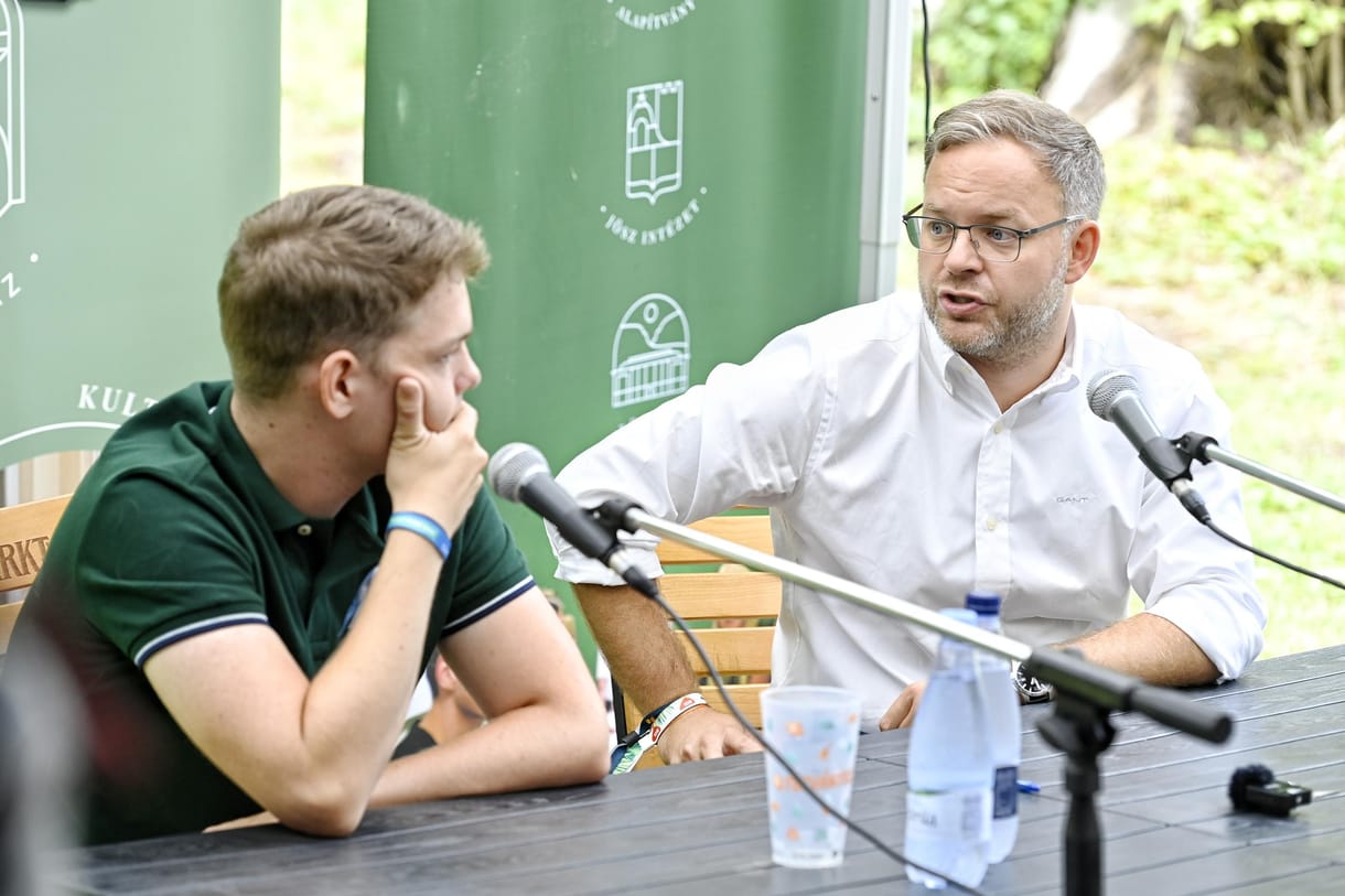 Orbán Balázs a külügyi találkozó bojkottjáról: Így jártak, nem tudnak inni fröccsöt, és gulyáslevest sem kapnak