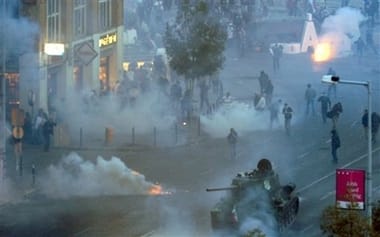 A 2006-os rendőri túlkapások újabb áldozatait kárpótolja a kormány