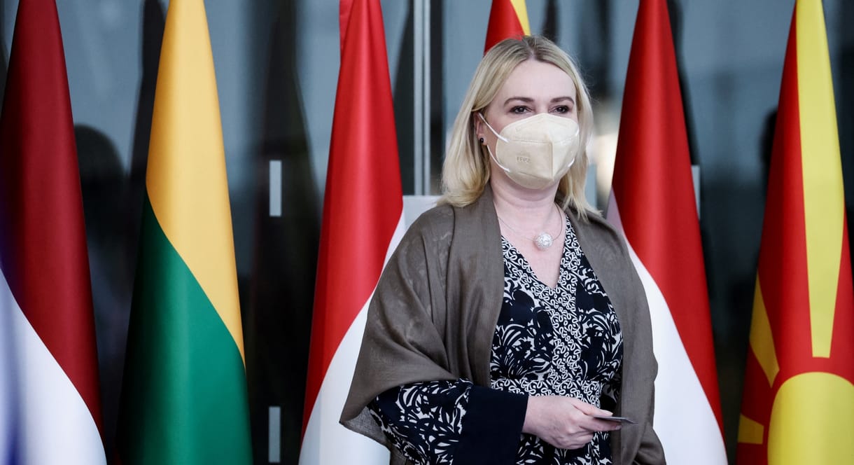 A magyar kormány ukrán politikája miatt nem jön a budapesti V4 miniszteri találkozóra a cseh védelmi miniszter 