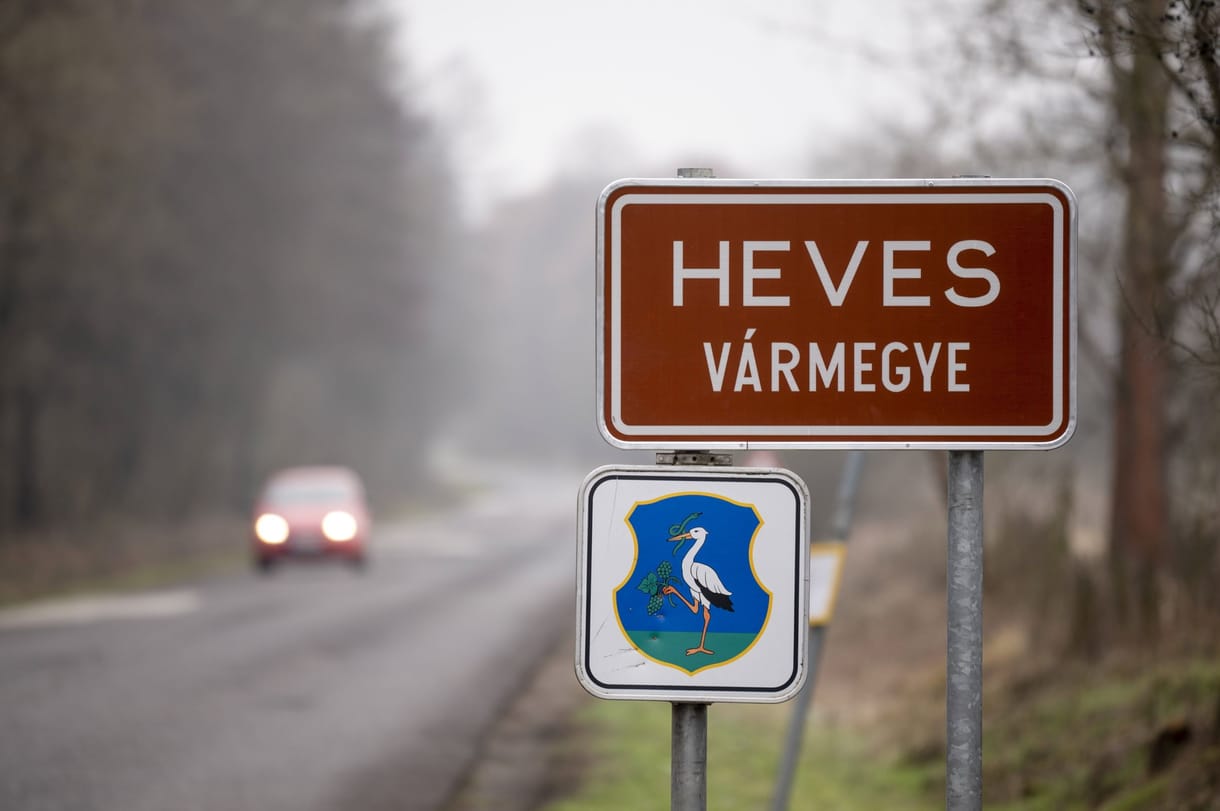 A kormányközeli megyei lapok egyelőre ellenálltak a vármegyésítésnek