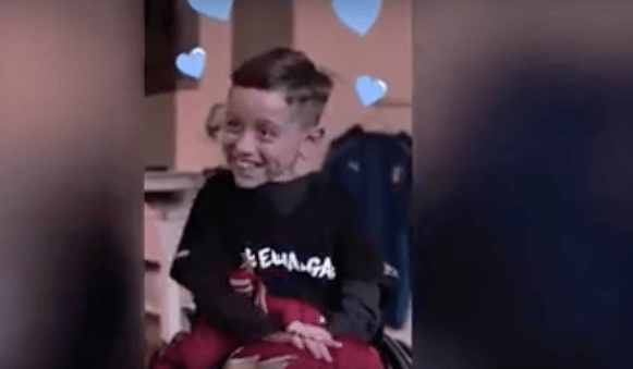 Szívmelengető gesztust tett Paul Pogba egy kerekesszékes kisfiú felé