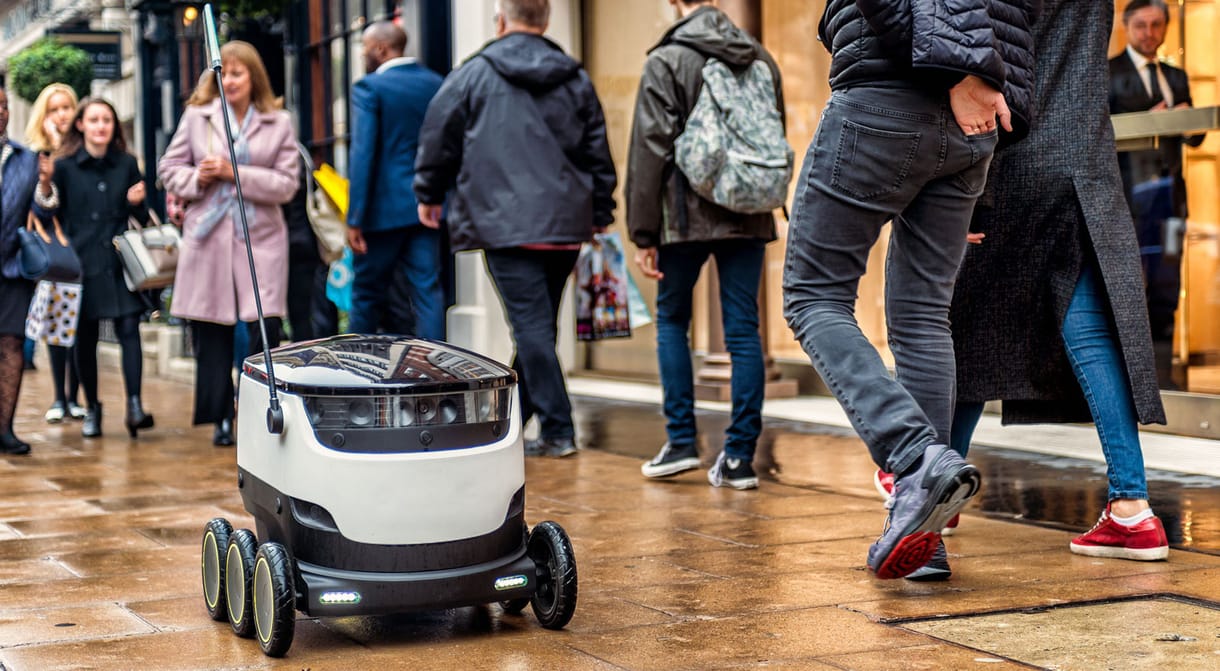 Nézze csak, ez az első robot, ami EU-s országban házhozszállítást vállalhat – videó