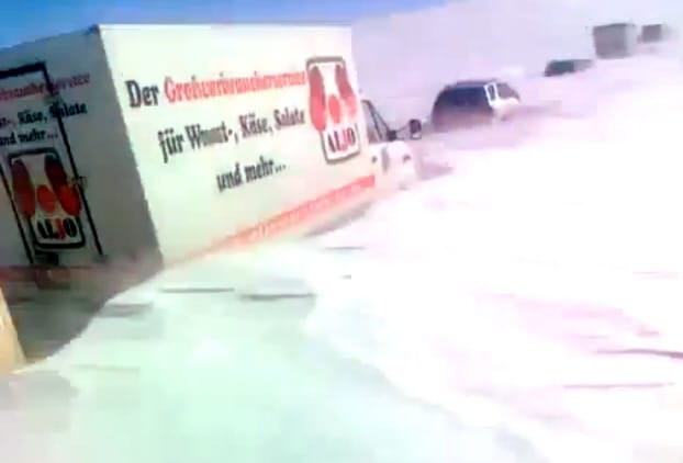 Videó: apokalipszis egy kazah autópályán is